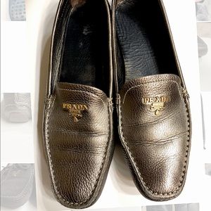 Prada Sport Leather loafers
Metallic & Silver
Round-Toes
Platform